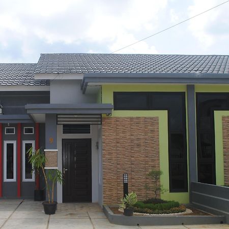 Golden Hawaii Villa Singkawang Esterno foto